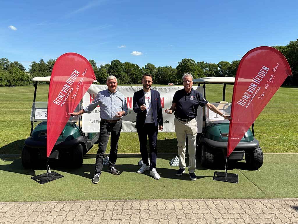 Ballübergabe der Firma Heinz von Heiden an den Golfclub Isernhagen