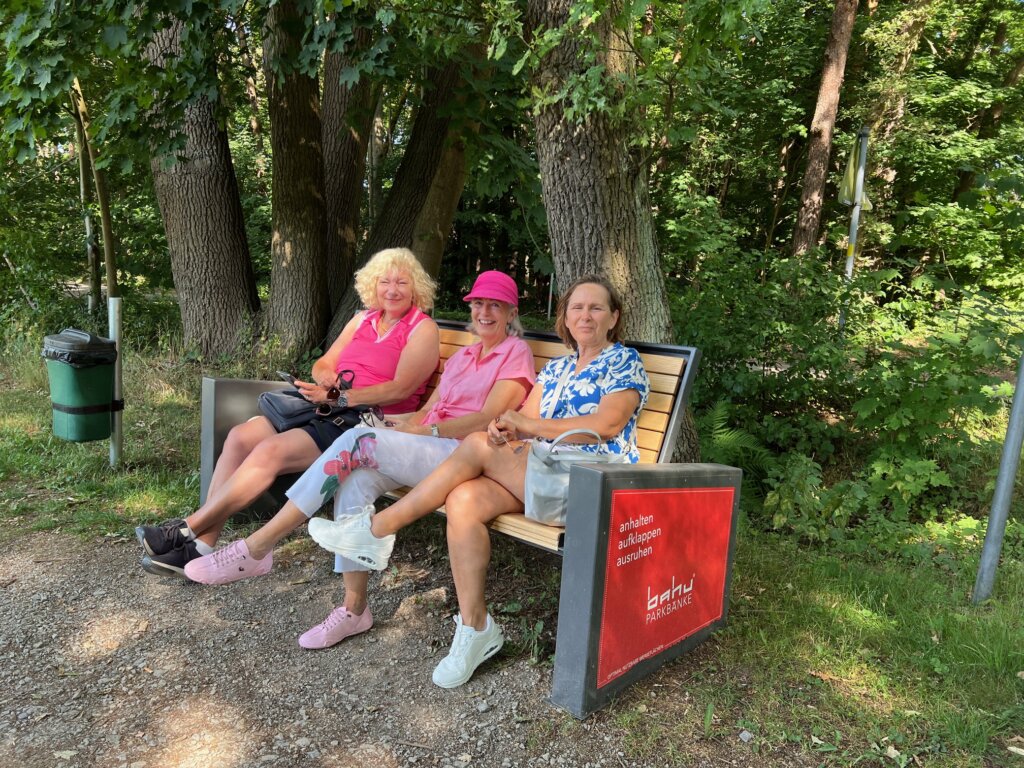 Besucher zu den Aufstiegsspielen des Golfclubs Isernhagen