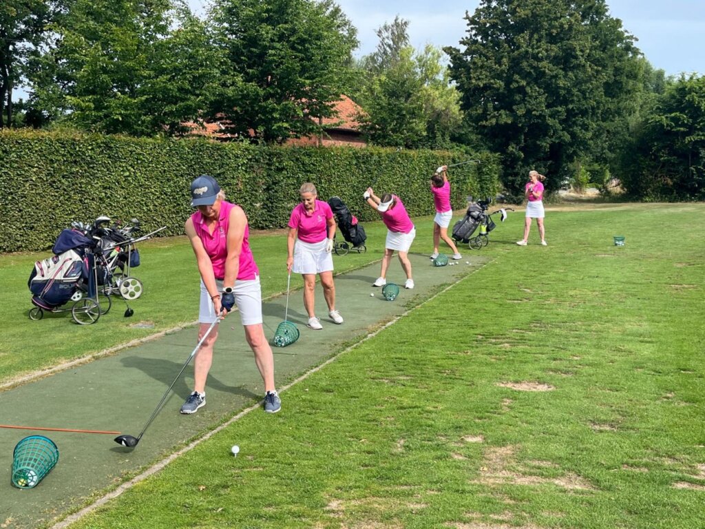 Die Damen AK50 haben an ihrem Heimspieltag am 05.07.2025 ihren Heimvorteil gegen GC Hardenberg ausgenutzt und haben 2 Punkte für Sieg erzielt.
Es bleibt spannend in der Gruppe 3c.